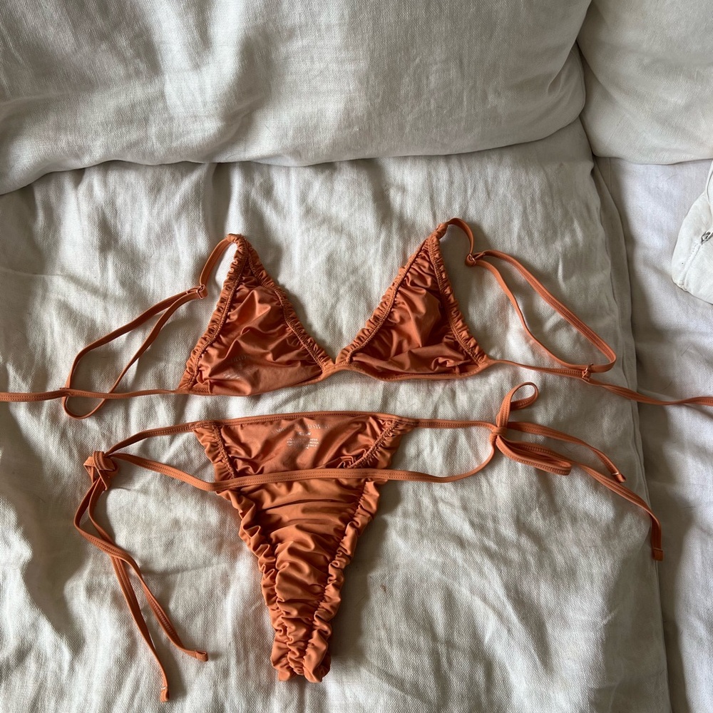 Coral Ruffle Bikini Set - Size Medium - Picture 4 of 5